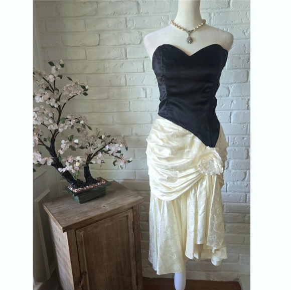 Vintage Dresses & Skirts - Vintage 80s Satin Sweetheart Party Dress, Ivory, Floral, Flower, Ruched
